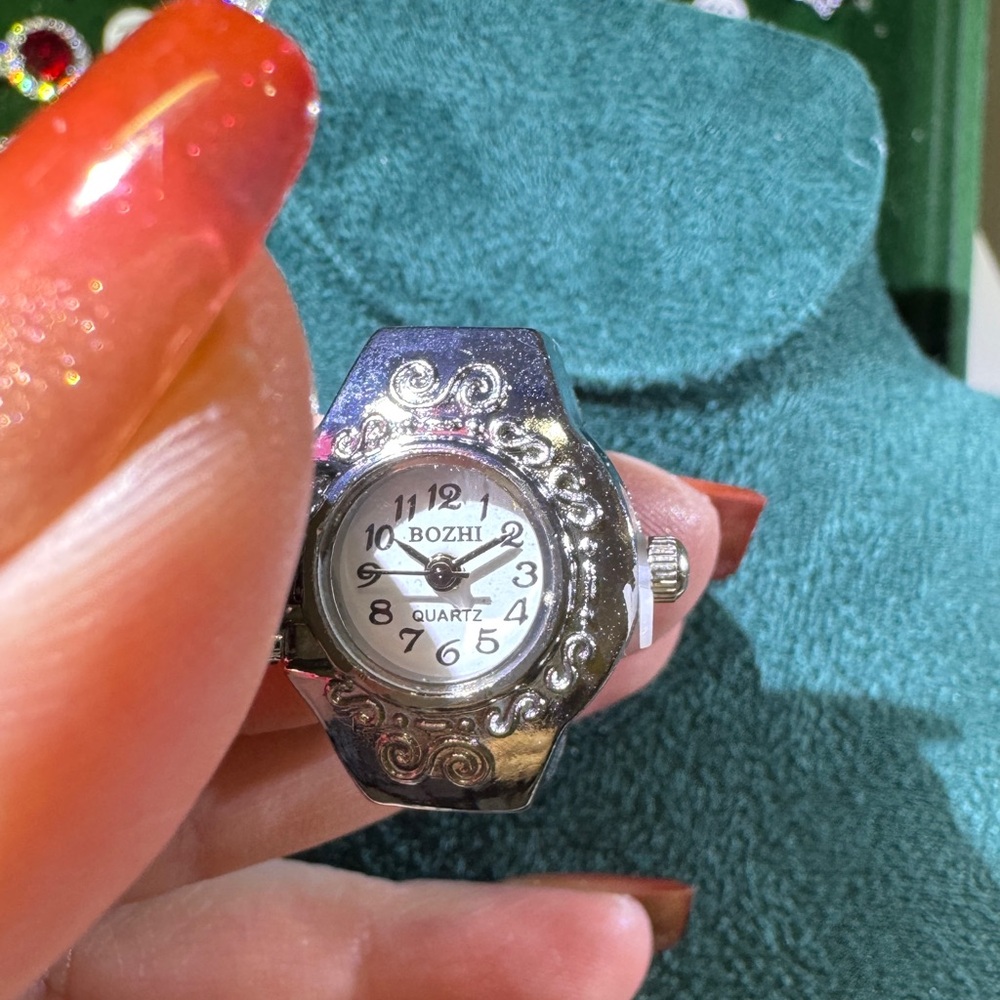 Silver Floral Quartz Ring Watch - Picture 4 of 5